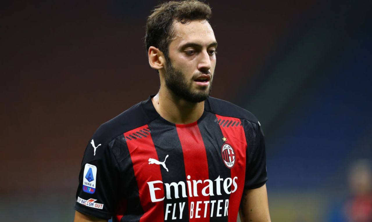 Milan, infortunio in allenamento per Calhanoglu