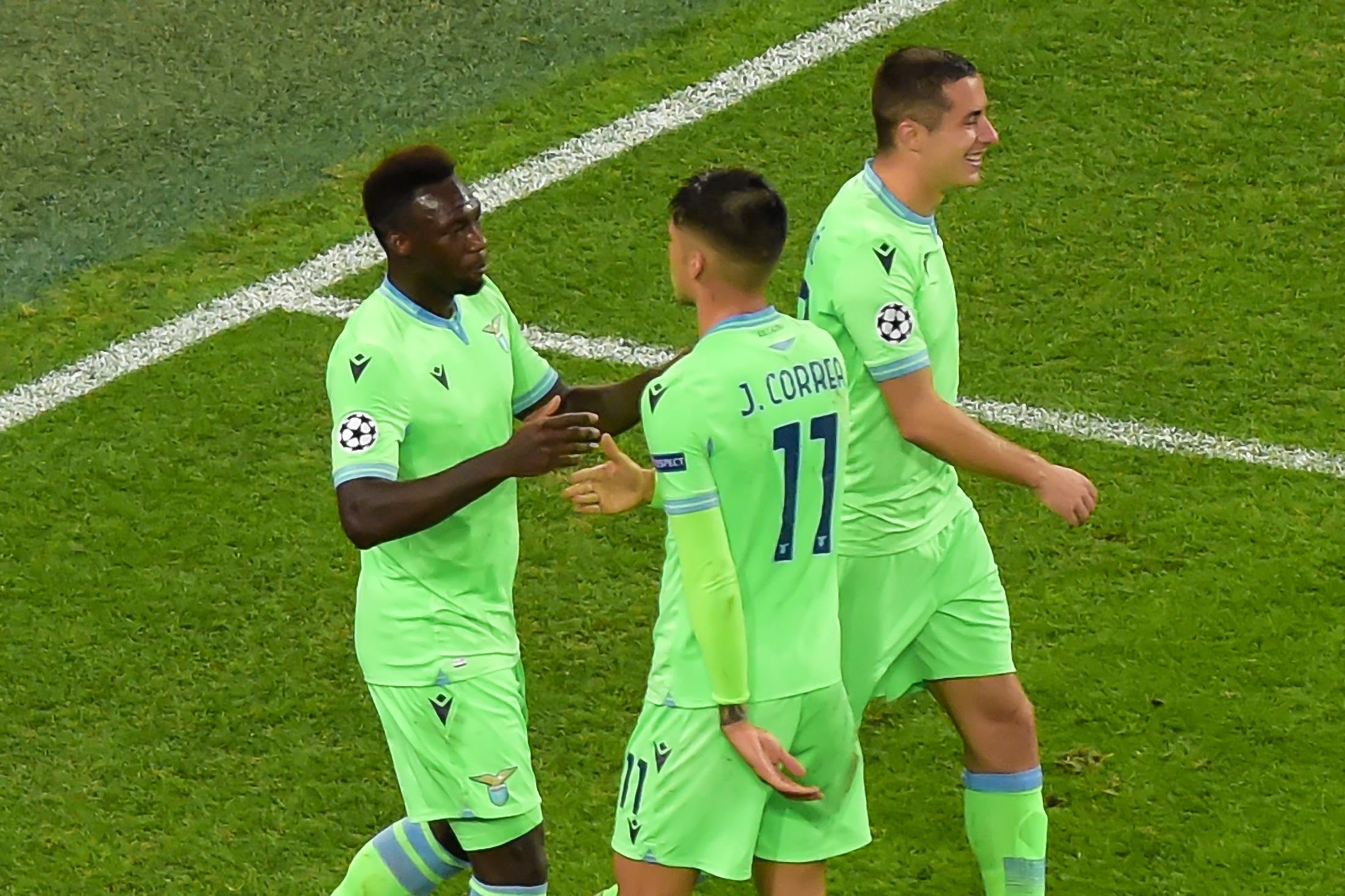 Champions: pari della Lazio, Juve a valanga. Ko PSG e United