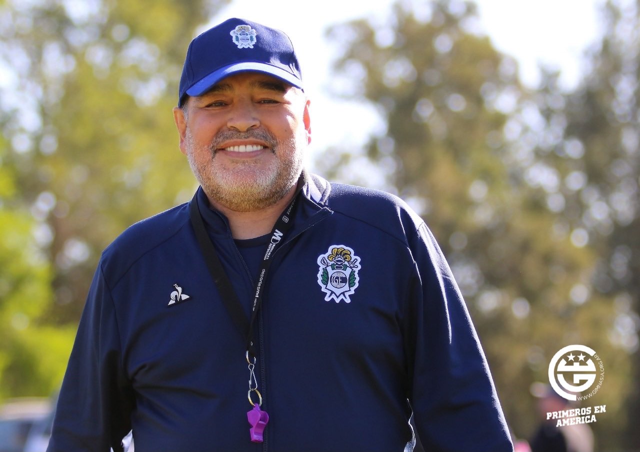Gimnasia, si dimette lo staff di Maradona