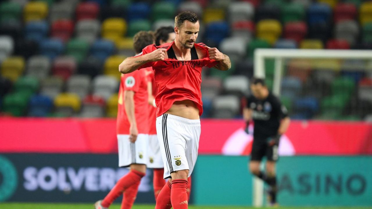 Aumentano i casi nel Benfica: positivi anche Seferovic e Ferreira