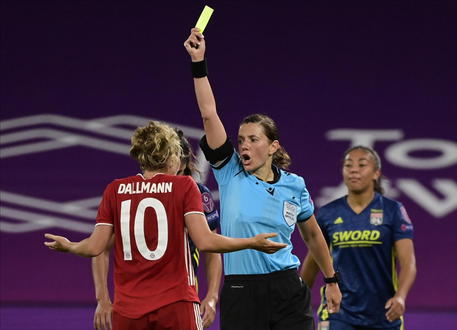 Europa League, primo arbitraggio femminile giovedì