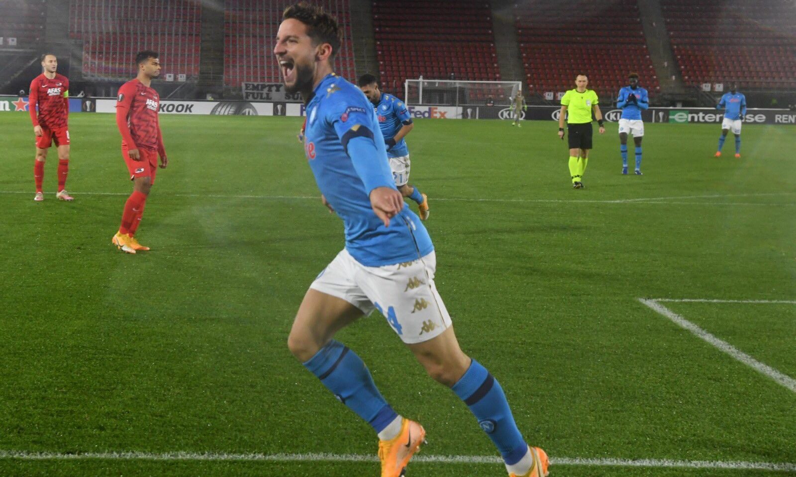 Mertens celebra la vittoria azzurra sui social