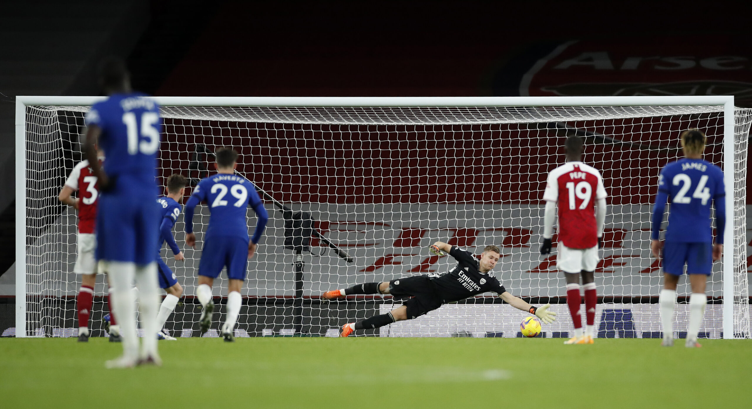 Ex Napoli, Jorginho fallisce un rigore contro l’Arsenal
