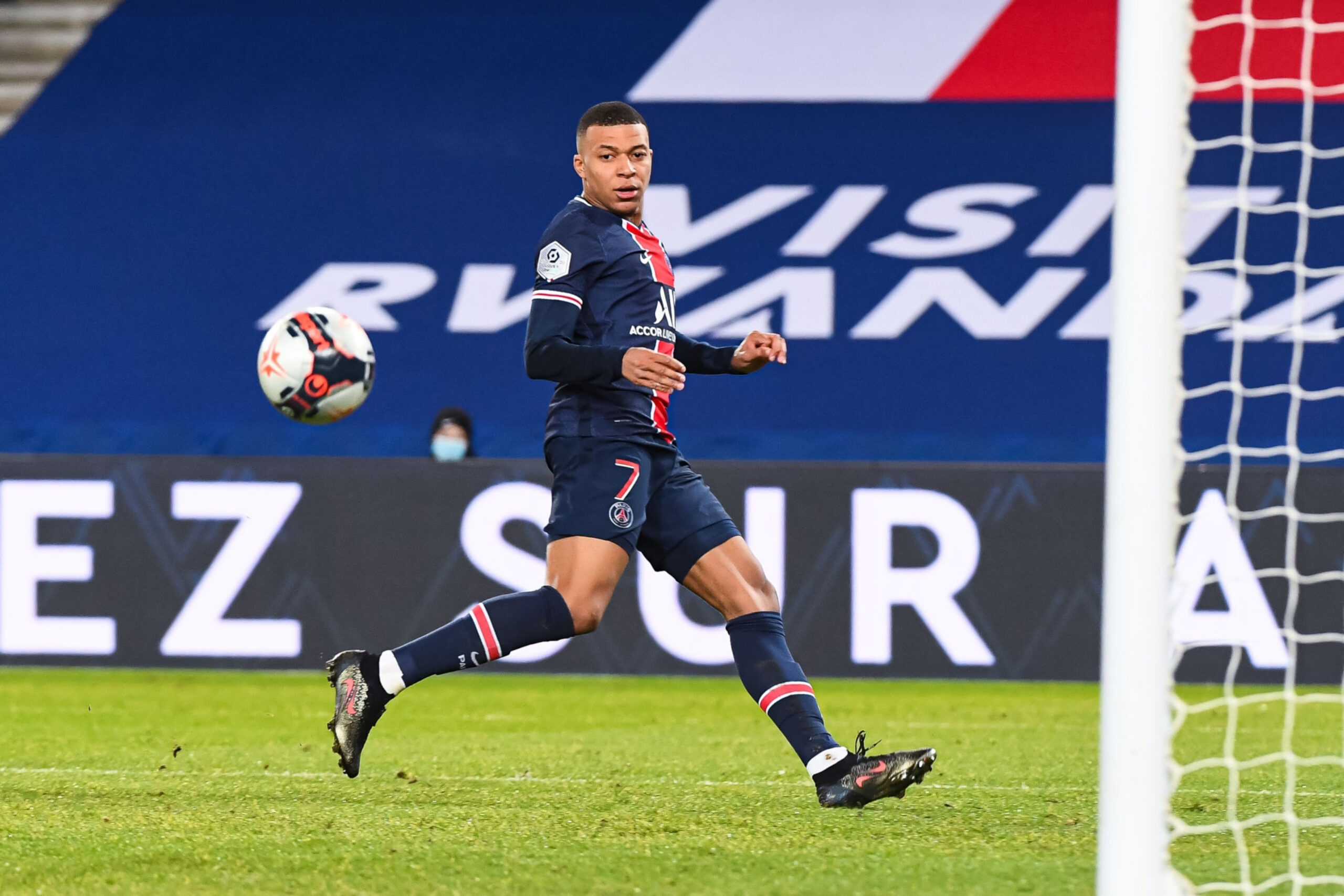 Ligue 1, Mbappé spaventa il PSG: “Rifletto sul rinnovo”