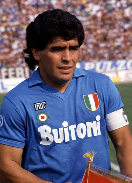 Riproposta la maglia scudettata del Napoli: c’è già il sold out