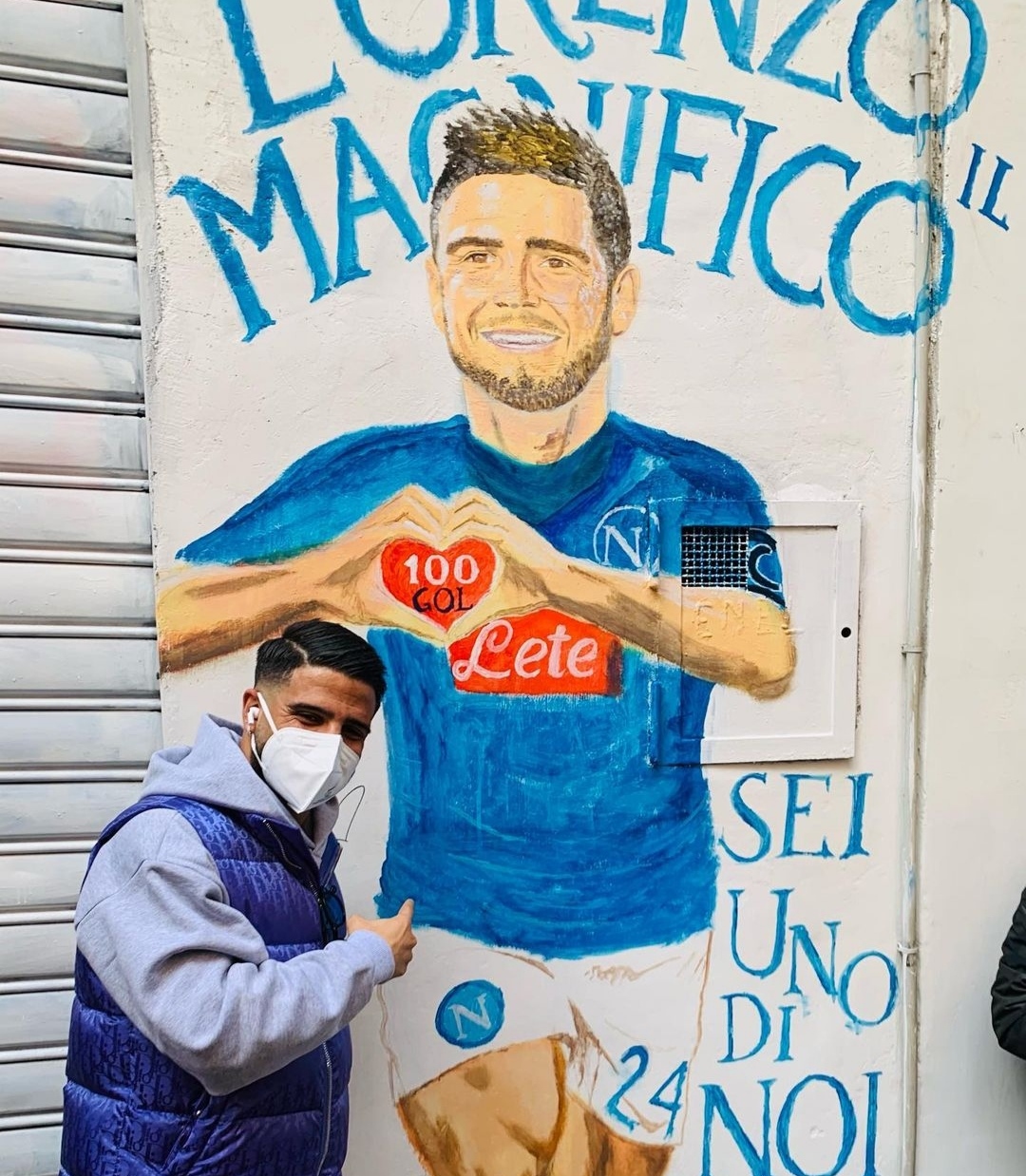 Napoli, Insigne visita il suo murales ai Quartieri Spagnoli