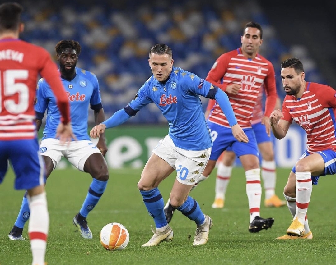 LIVE FINALE Napoli-Granada 2-1 (3′ Zielinski, 25′ Montoro, 59′ Fabián): azzurri fuori dall’EL