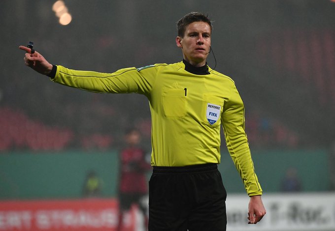 Napoli-Granada, arbitra il tedesco Siebert