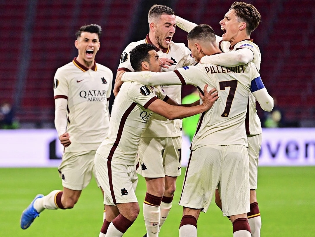 EL, Roma corsara ad Amsterdam. Vincono anche United e Villarreal