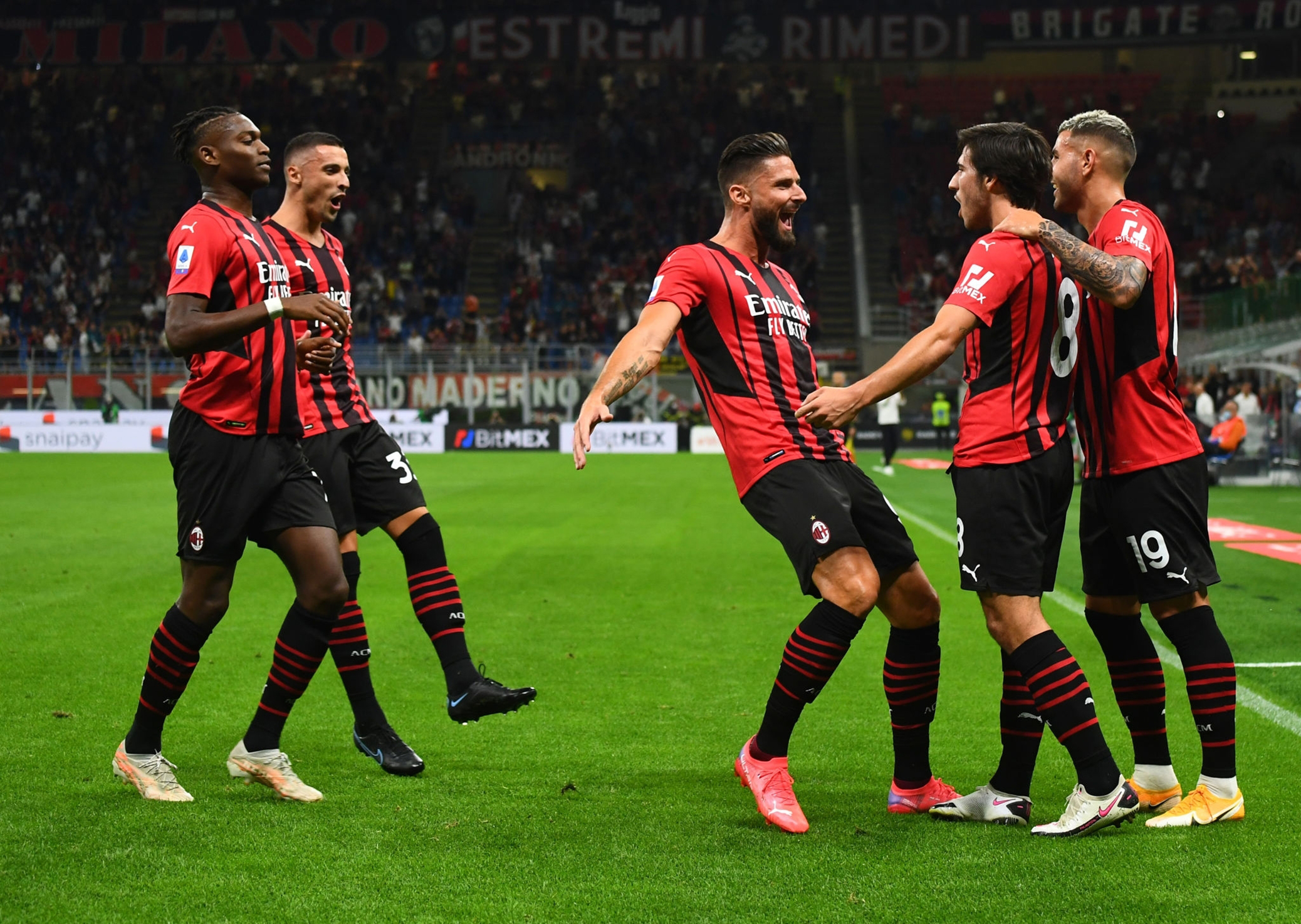 Serie A, tutto facile per il Milan: Cagliari battuto 4-1