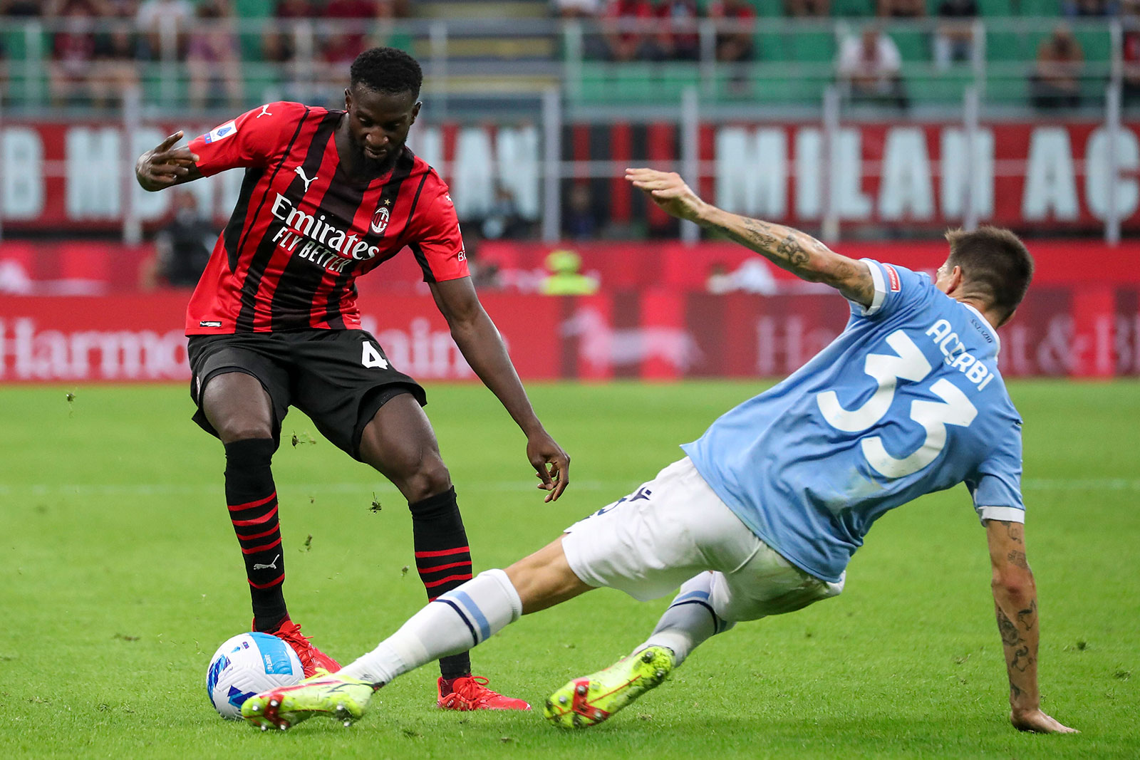 Cori razzisti contro Bakayoko, il Milan valuta esposto alla FIGC