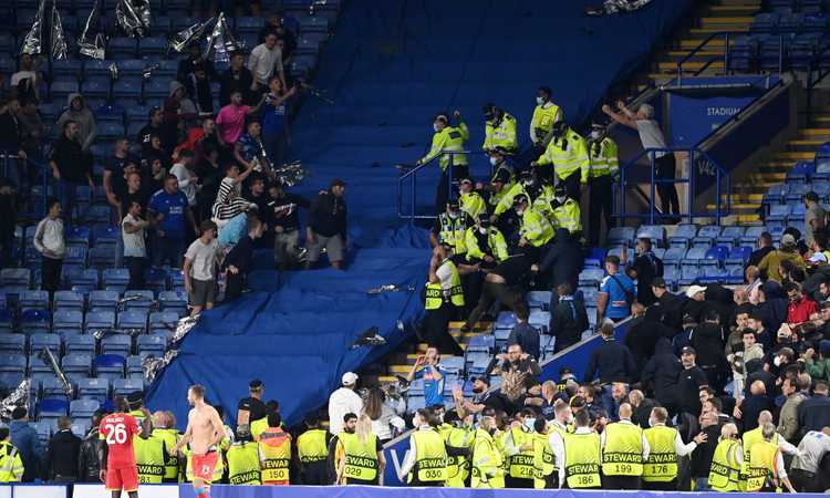 Scontri a Leicester, 100 foto segnaletiche nelle mani della polizia