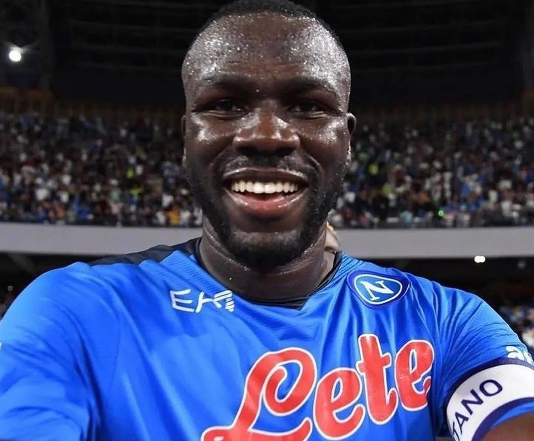 Napoli, Koulibaly esulta sotto la curva con foto e selfie: il tweet del club