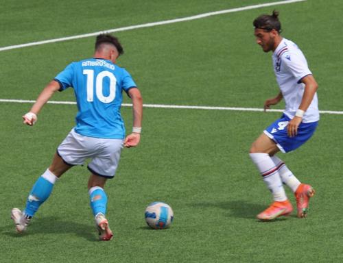 Napoli, contratto fino al 2026 per il talento della Primavera Ambrosino