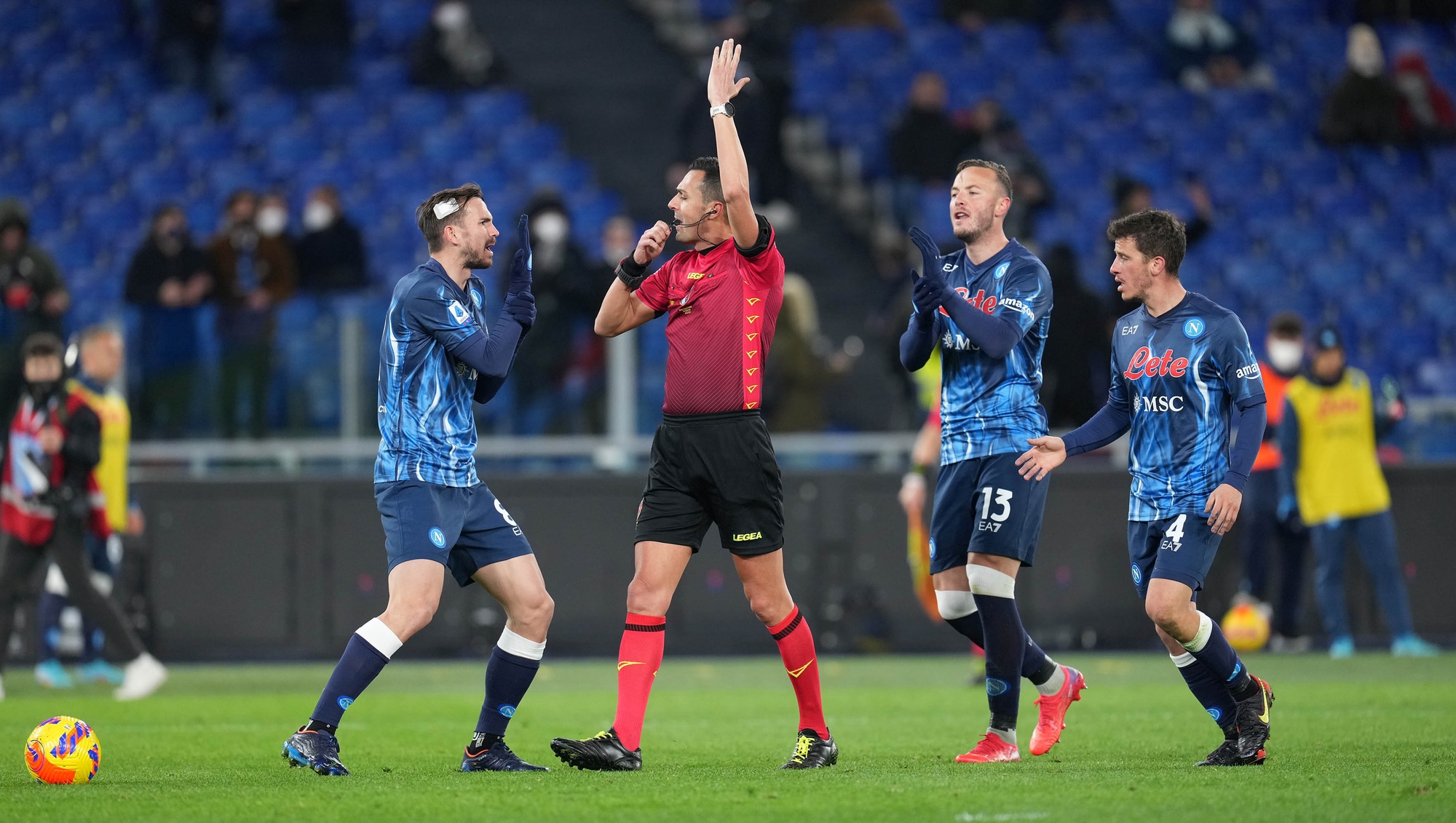 Di Bello si perde un rigore per strada: la moviola di Lazio-Napoli