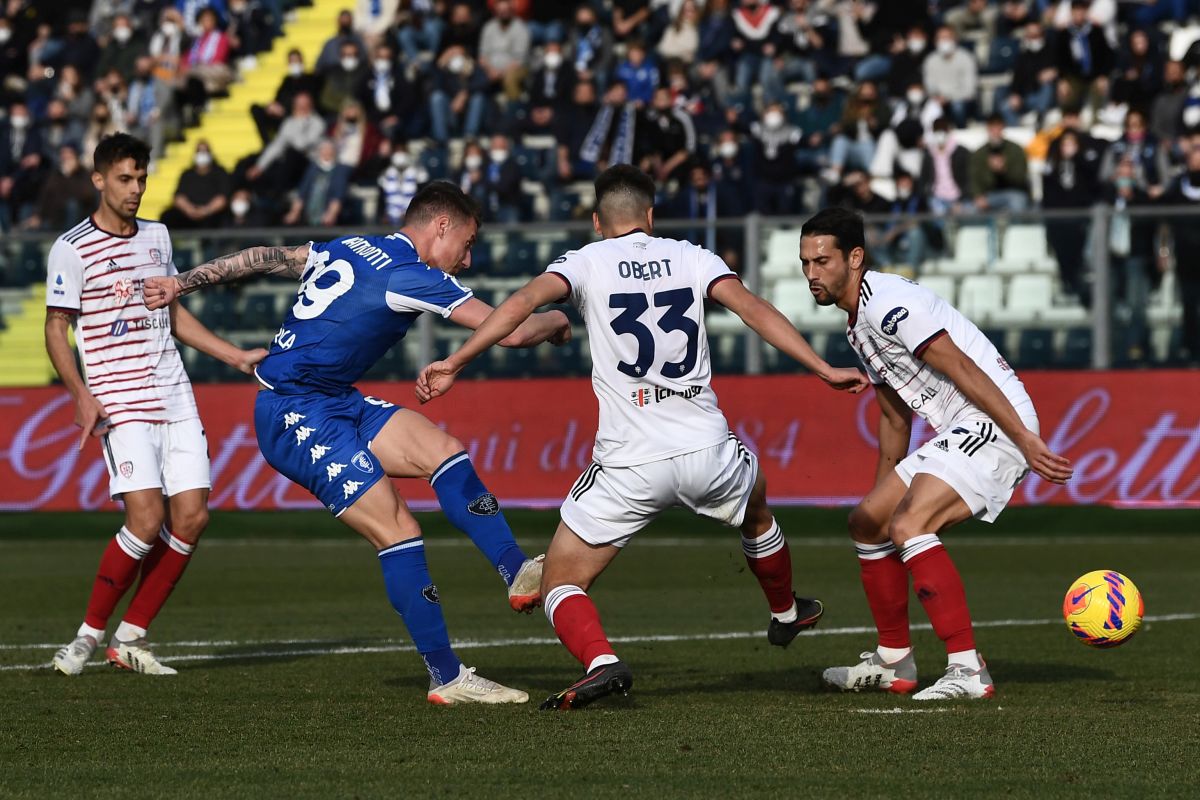 Un gol per tempo, il Cagliari riacciuffa l’Empoli nel finale