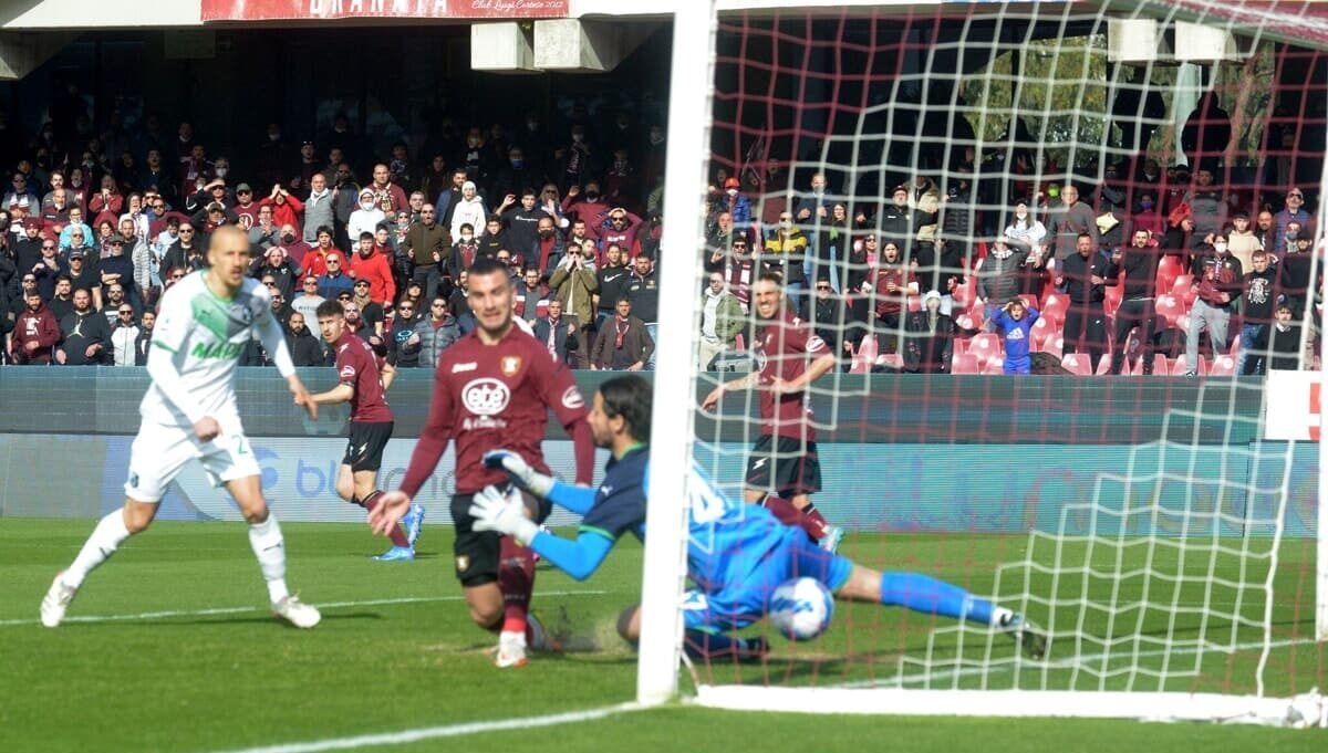 salernitana-sassuolo gol di federico bonazzoli-2