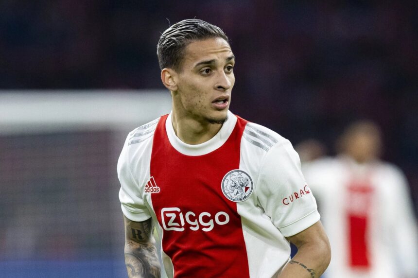 Il Manchester United ufficializza Antony. Si complica la trattativa per Osimhen