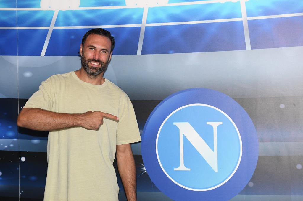 Il Napoli ufficializza l’acquisto di Sirigu. ADL: “Benvenuto Salvatore”