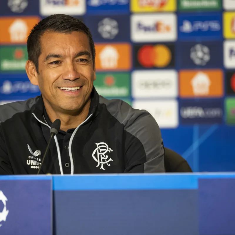 Rangers, Van Bronckhorst: “Stiamo bene, dobbiamo vincere ma il Napoli è molto forte”