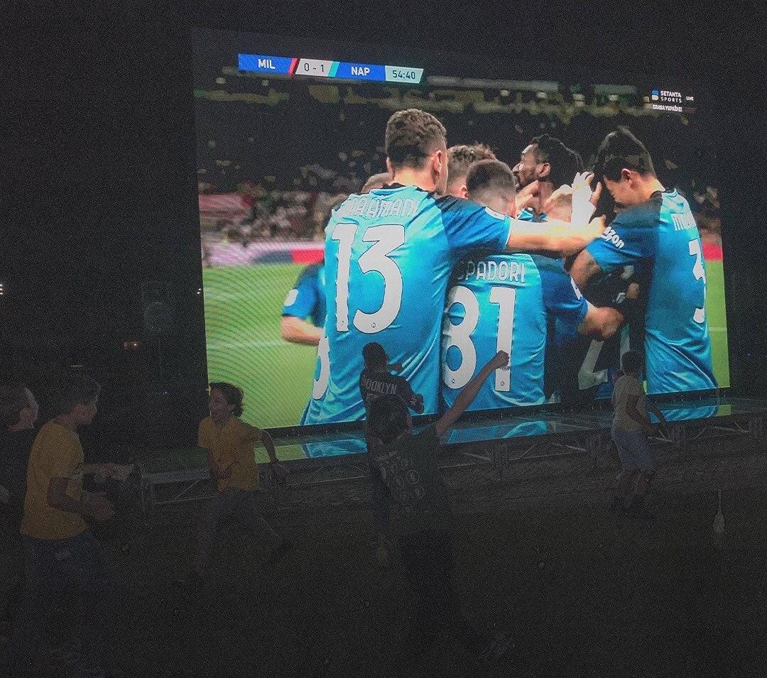 Georgia, tutti pazzi per Kvara: maxischermo per Milan-Napoli