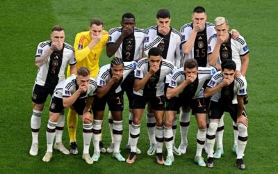 Protesta tedesca a Qatar 2022, foto di squadra con le mani davanti alla bocca
