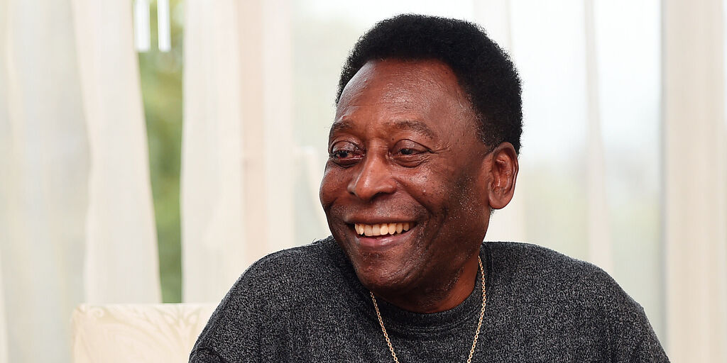 Pelé migliora, ma resta in ospedale: “Non ci sono previsioni per le dimissioni”