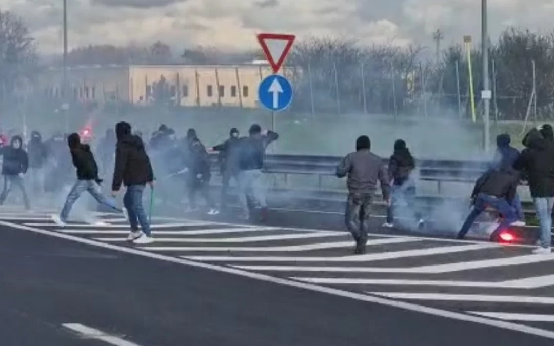 Appuntamento alla stazione maledetta, così è nata la rissa di Arezzo