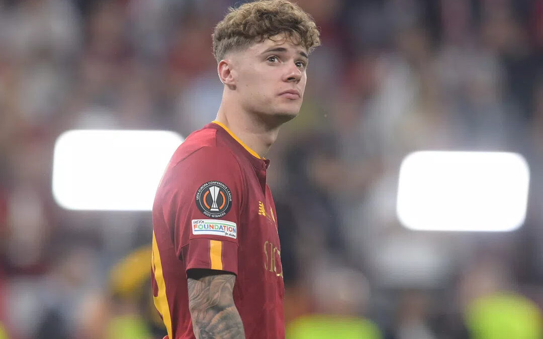 CLAMOROSO – Zalewski intona cori contro il Vesuvio