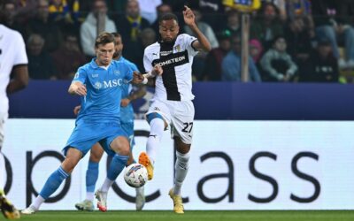 Pareggio cardiopalma al Tardini, Pedro fa esultare Napoli. Azzurri ancora in testa a 90′ dalla fine