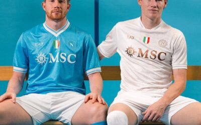 Eleganza, identità e lo scudetto cucito sul petto: ecco le nuove maglie Home e Away del Napoli campione d’Italia