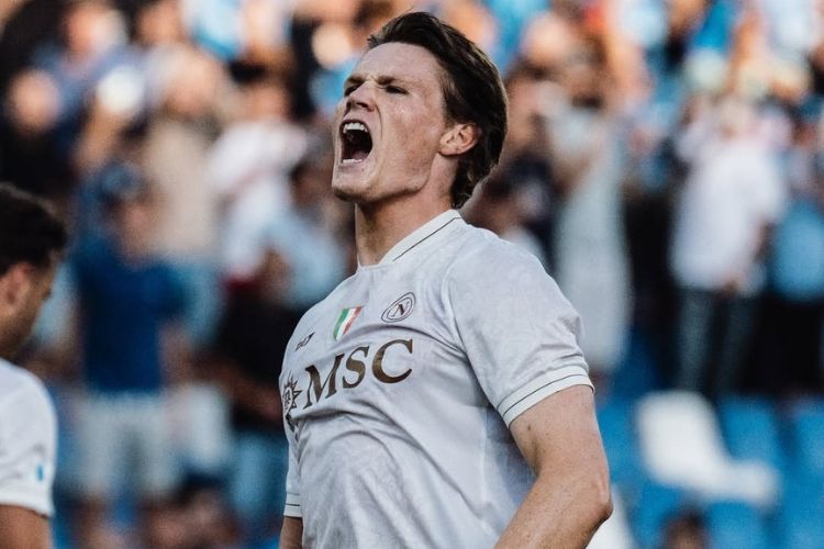 Sassuolo-Napoli 0-2: McTominay e De Bruyne regalano i 3 punti ai Campioni d’Italia
