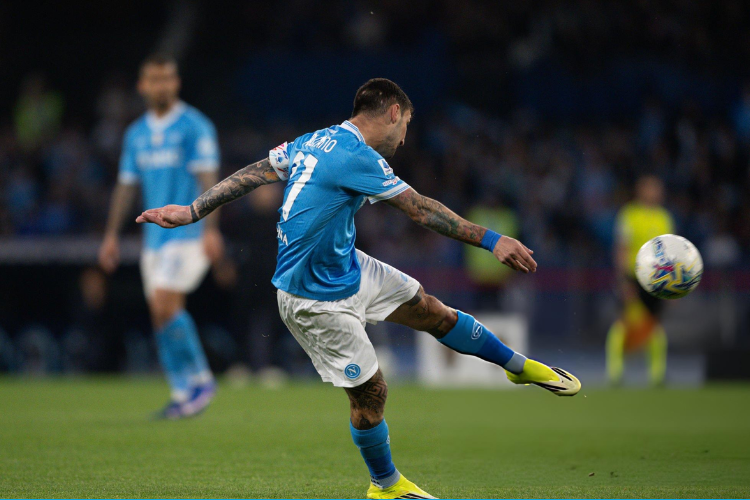 Napoli-Lecce 2-1: Politano decisivo, in gol dopo 11 mesi. Azzurri a -9 dall’Inter